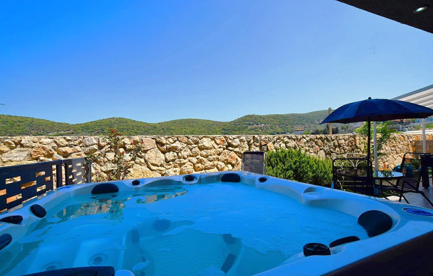 358093337_819440656365045_5625715773628669918_n (1).jpg